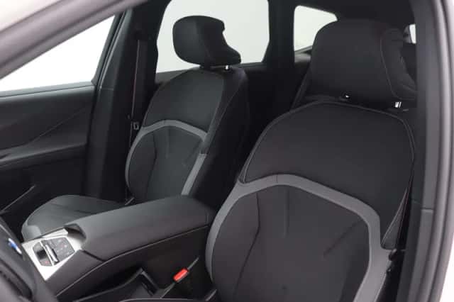 BMW iX3 (2026) thumbnail 4