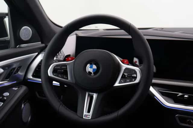 BMW XM (2026) thumbnail 2