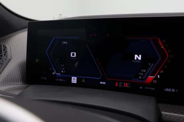 BMW XM (2026) thumbnail 3