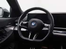 BMW i5 (2024) thumbnail 2