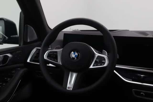BMW X7 (2026) thumbnail 2