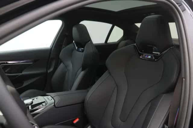 BMW i5 (2026) thumbnail 4