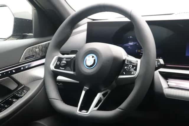 BMW i5 (2026) thumbnail 2