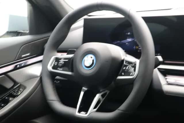 BMW i5 (2026) thumbnail 2
