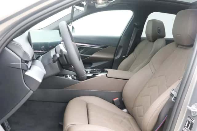 BMW i5 (2026) thumbnail 5