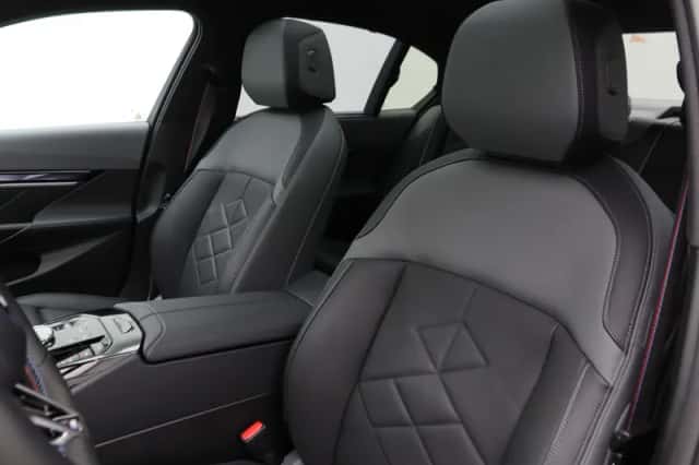 BMW i5 (2024) thumbnail 5