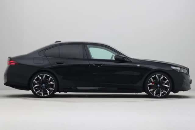 BMW i5 (2024) thumbnail 5