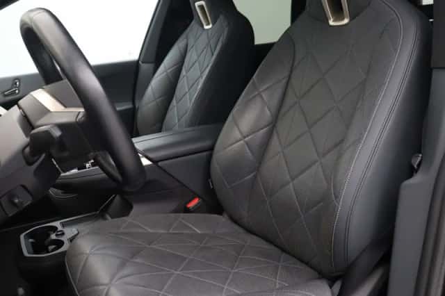 BMW iX (2022) thumbnail 4