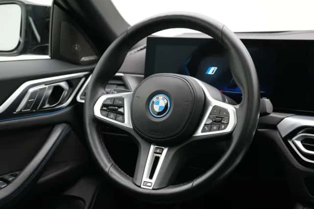 BMW i4 (2022) thumbnail 2