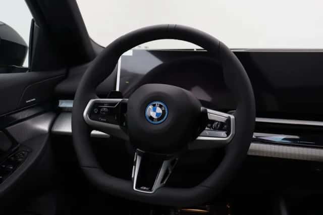 BMW i5 (2026) thumbnail 2