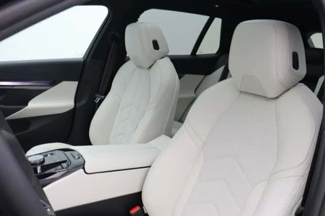 BMW i5 (2026) thumbnail 4