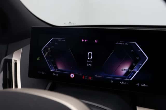 BMW iX (2022) thumbnail 3