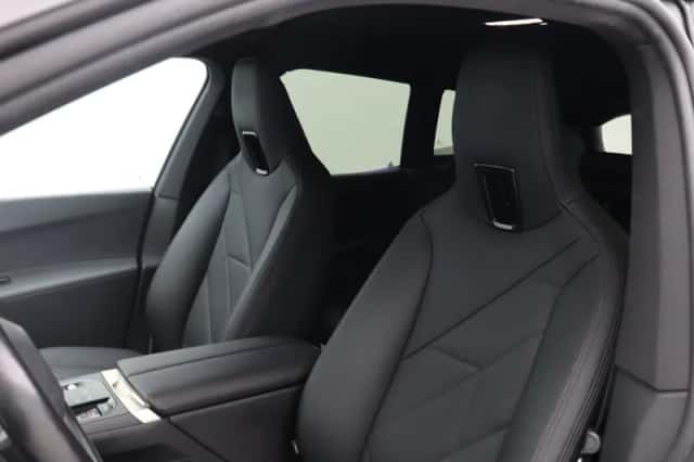 BMW iX (2022) thumbnail 4