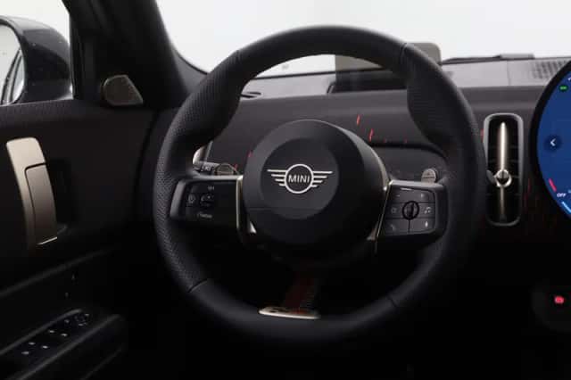 MINI Countryman (2024) thumbnail 2