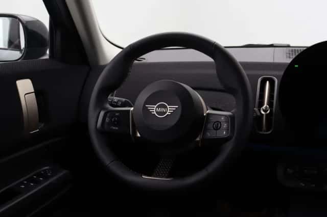 MINI Countryman (2024) thumbnail 2