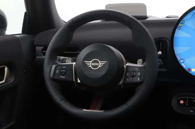 MINI Cooper (2025) thumbnail 2