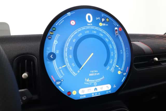 MINI Cooper (2025) thumbnail 3