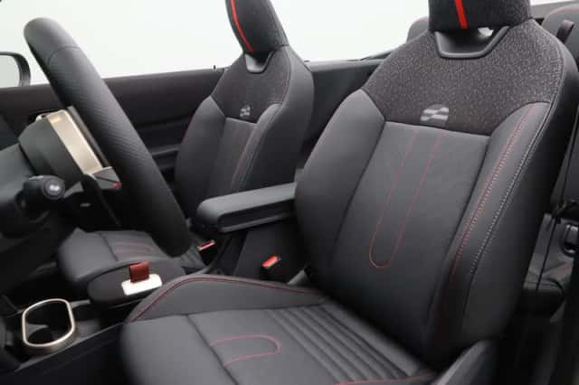 MINI Cabrio (2026) thumbnail 6