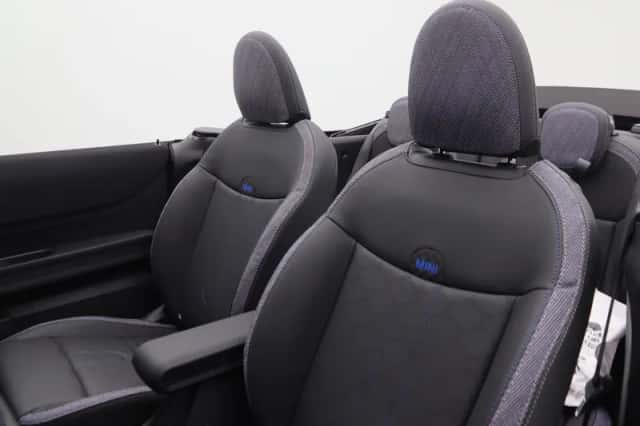 MINI Cabrio (2026) thumbnail 6