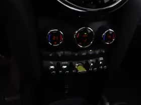 MINI Electric (2022) thumbnail 16