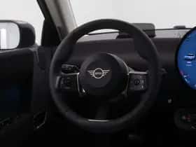 MINI Cooper (2024) thumbnail 2