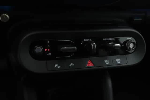MINI Cooper (2024) thumbnail 16