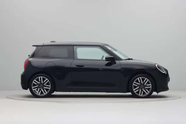 MINI Cooper (2024) thumbnail 6