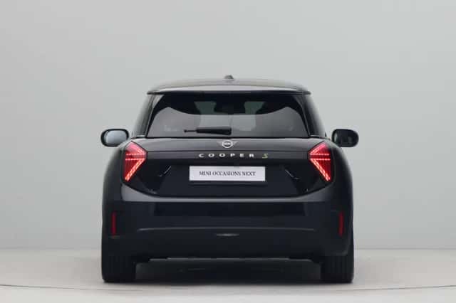 MINI Cooper (2024) thumbnail 8