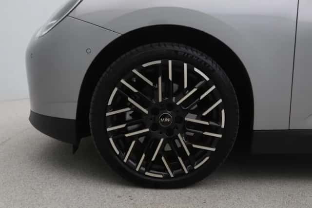 MINI Cooper (2024) thumbnail 16
