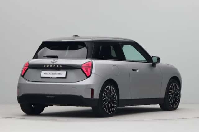 MINI Cooper (2024) thumbnail 8