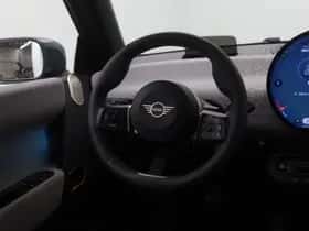 MINI Cooper (2024) thumbnail 2