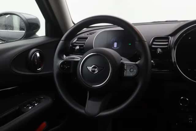 MINI Clubman (2023) thumbnail 2