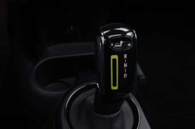MINI Electric (2022) thumbnail 16