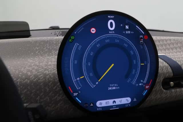 MINI Cooper (2024) thumbnail 3