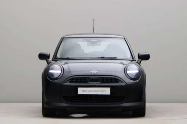 MINI Cooper (2024) thumbnail 2