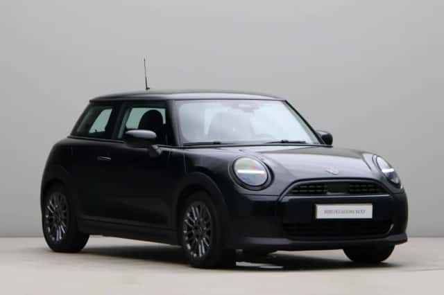 MINI Cooper (2024) thumbnail 3