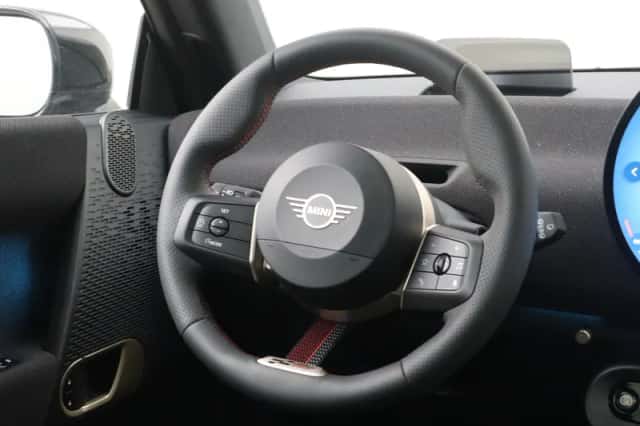 MINI Cooper (2026) thumbnail 2