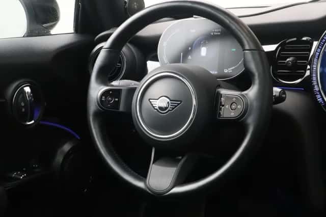 MINI Mini Electric (2023) thumbnail 2