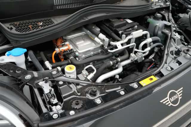 MINI Cooper (2025) thumbnail 4