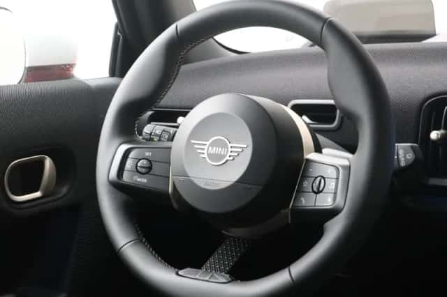 MINI Cooper (2026) thumbnail 2