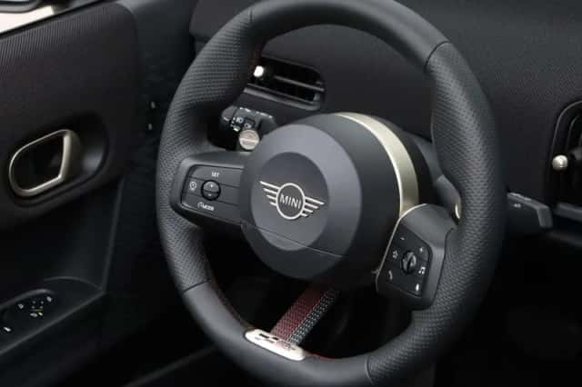 MINI Cabrio (2026) thumbnail 2