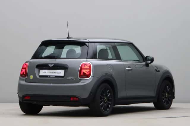 MINI Electric (2022) thumbnail 16