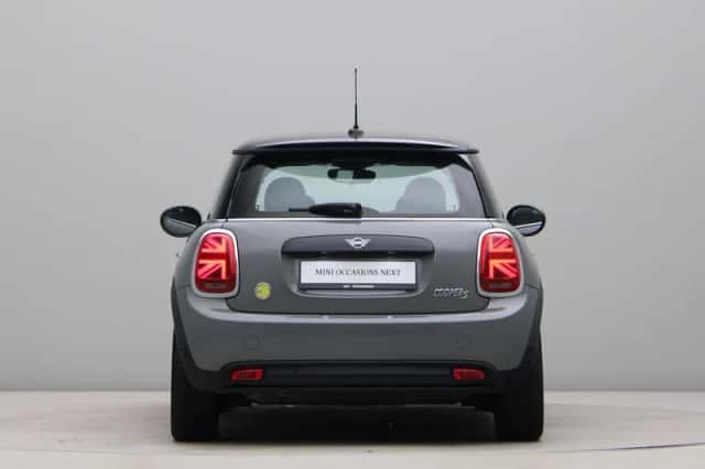 MINI Electric (2022) thumbnail 17