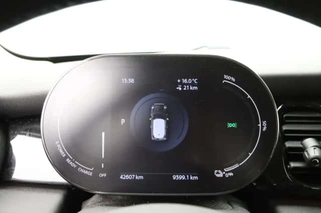 MINI Electric (2022) thumbnail 3