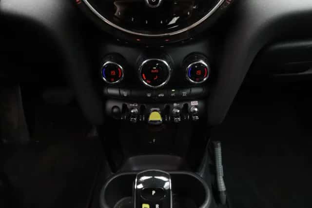 MINI Electric (2022) thumbnail 21