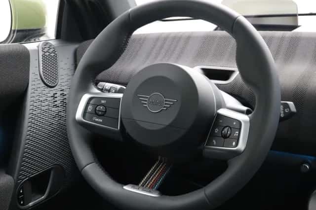 MINI Cooper (2026) thumbnail 2