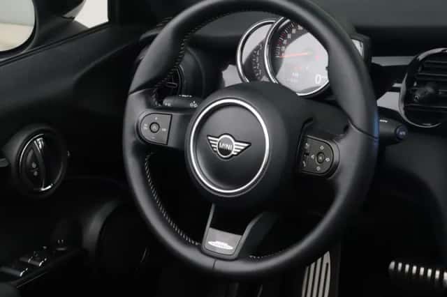 MINI Cabrio (2021) thumbnail 3