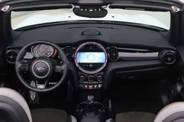 MINI Cabrio (2021) thumbnail 21