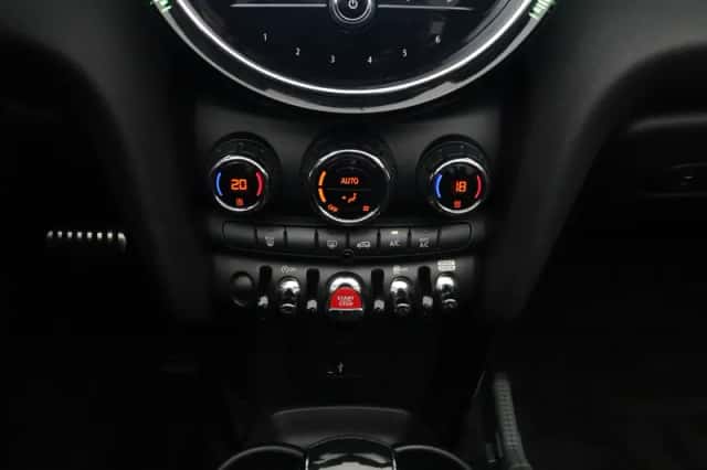 MINI Cabrio (2021) thumbnail 22