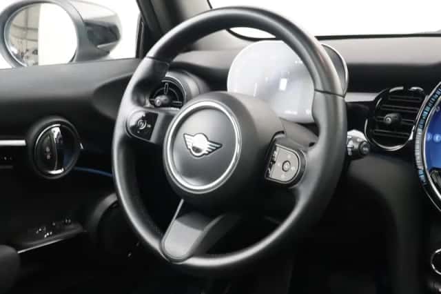 MINI Electric (2022) thumbnail 2